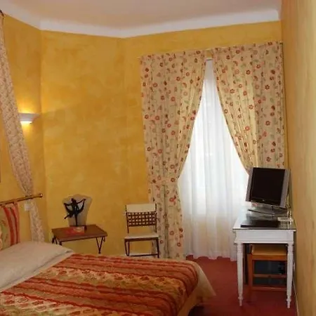 Le Meurice Hotel 3*