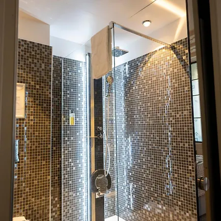 Отель Le Meurice 3*