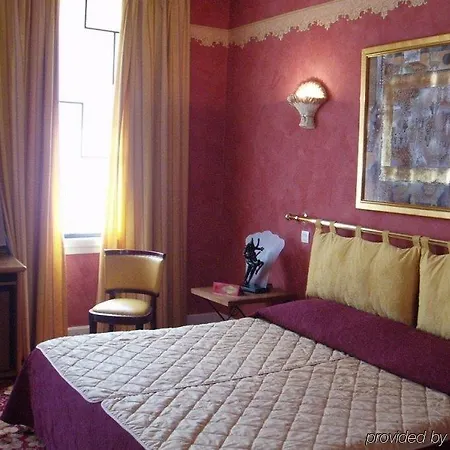 Le Meurice Hotel 3*