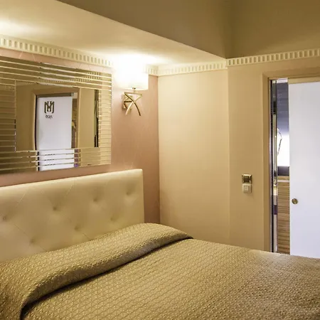 Le Meurice Hotel 3*